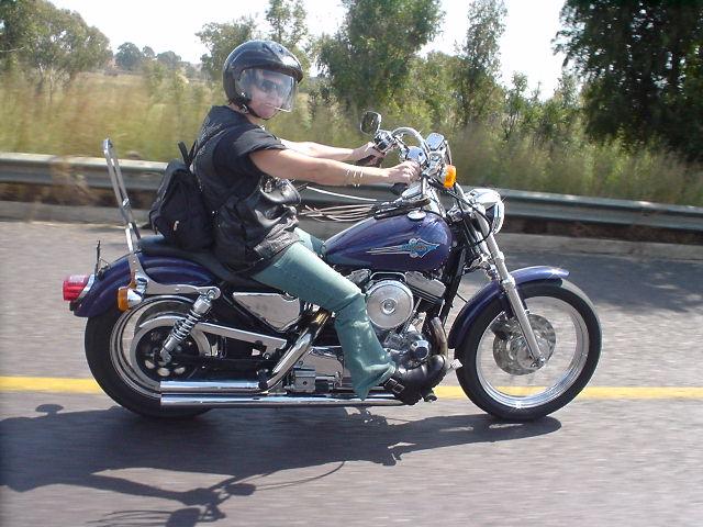 Mart op haar Harley